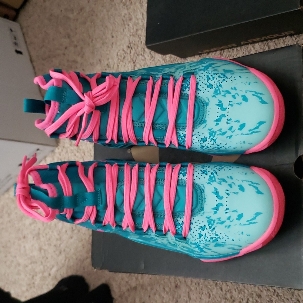 Under Armor Micro G Pro Sneakers sz 9
